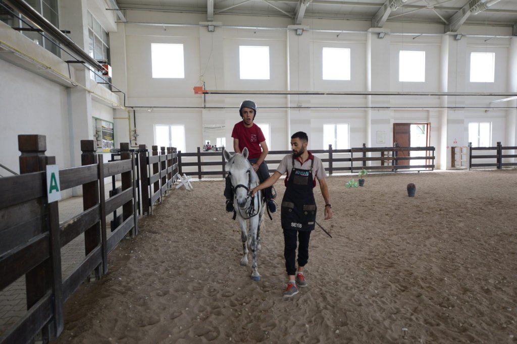 Engellilere atlı rehabilitasyon