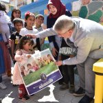 Başkan Aşgın, mülteci çocuklara sürpriz yaptı