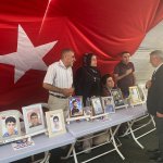 Başkan Aşgın ve Rektör Öztürk, Diyarbakır anneleriyle nöbet tuttu