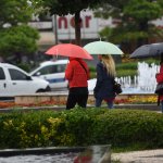 Belediye ekipleri tam kadro yağışla mücadele etti