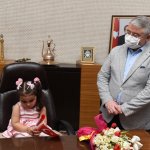 Minik Aymina, 23 Nisan Belediye Başkanı oldu
