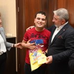 Başkan Aşgın, Engelli Yüzme Takımına palet hediye etti