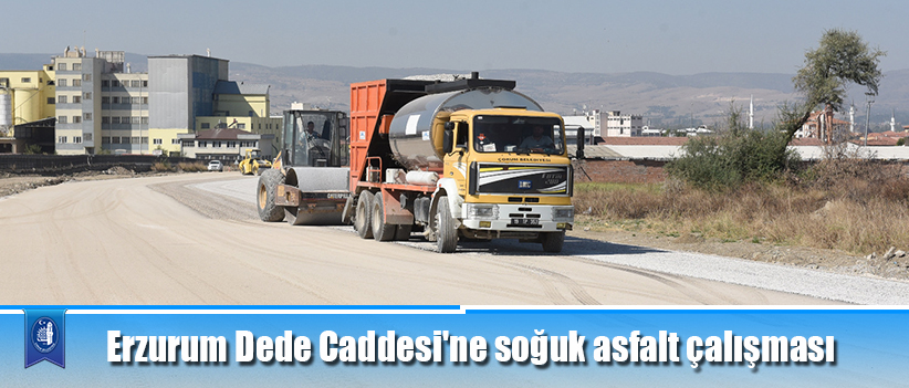 Erzurum Dede Caddesi'ne soğuk asfalt çalışması