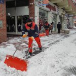 Belediyemizden aralıksız karla mücadele çalışması