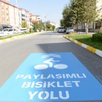 Gazi Caddesinde paylaşımlı bisiklet yolu uygulaması