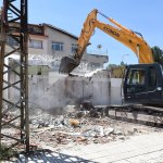 Cengiz Topel’de kamulaştırması tamamlanan 37 işyeri yıkıldı
