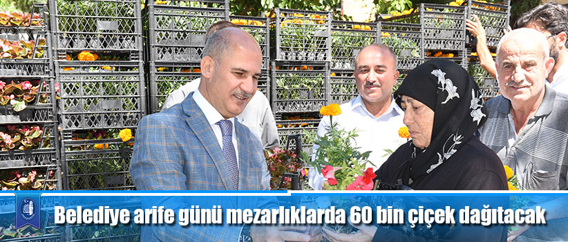 Belediye arife günü mezarlıklarda 60 bin çiçek dağıtacak