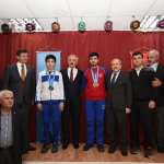 Gül ve Karadağ başarılı sporcuları ödüllendirdi