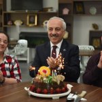 Başkan Gül, Down Sendromlularla pasta kesti