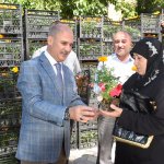 Belediye arife günü mezarlıklarda 60 bin çiçek dağıtacak