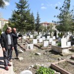 Mezarlıklara 5 Bin Gül Dikildi