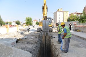 Belediye, kanalizasyon hattı çalışmaları devam ediyor