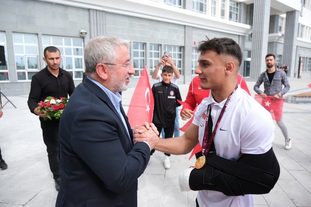 Avrupa Şampiyonu Mert İlbars’tan Başkan Aşgın’a Ziyaret