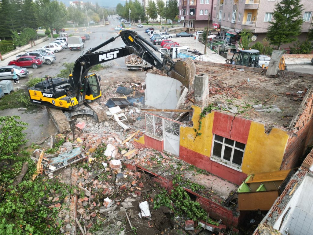 Çiftlik Çayırı Caddesi 25 metre genişliğe kavuşuyor.