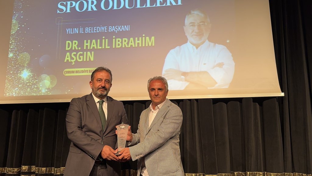 Aşgın’a, “Yılın İl Belediye Başkanı” Ödülü