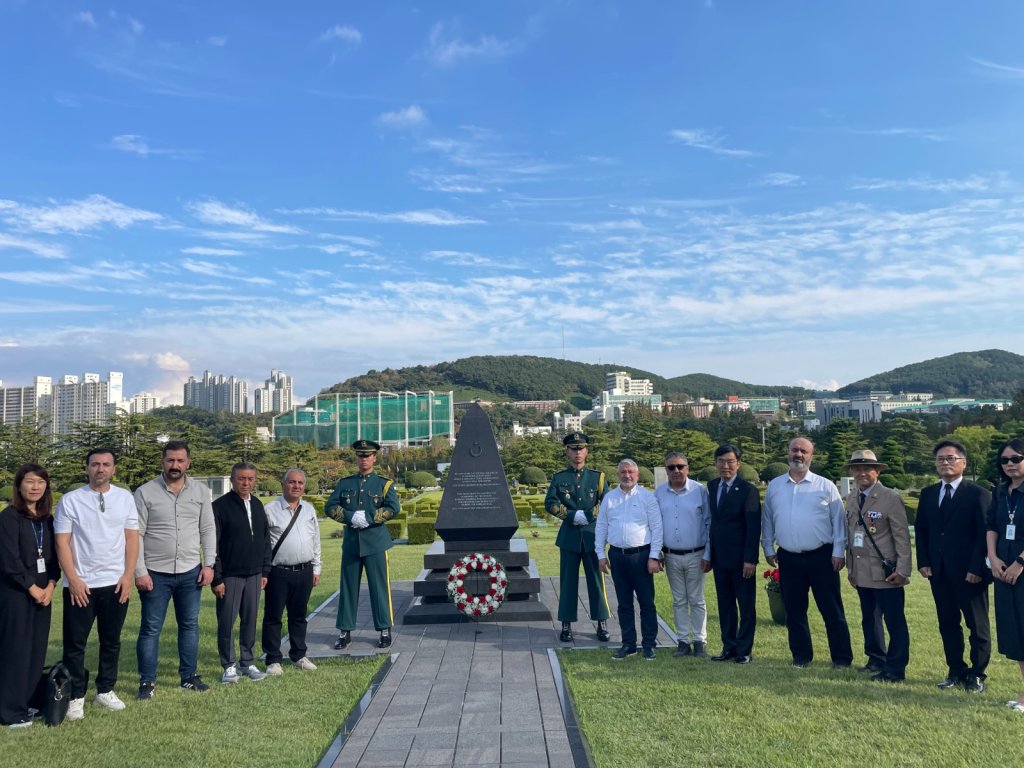 Çorum heyeti, Güney Kore’de Türk şehitliğini ziyaret etti