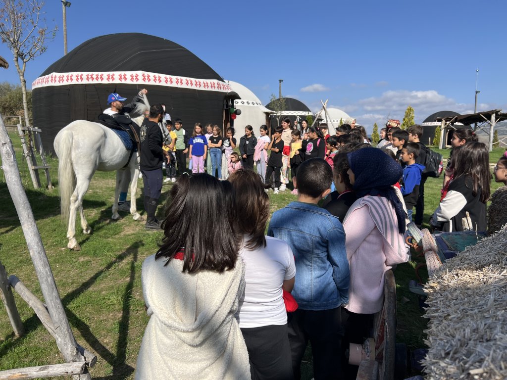 Çorumlu Obası, Öğrencilerin Akınına Uğruyor